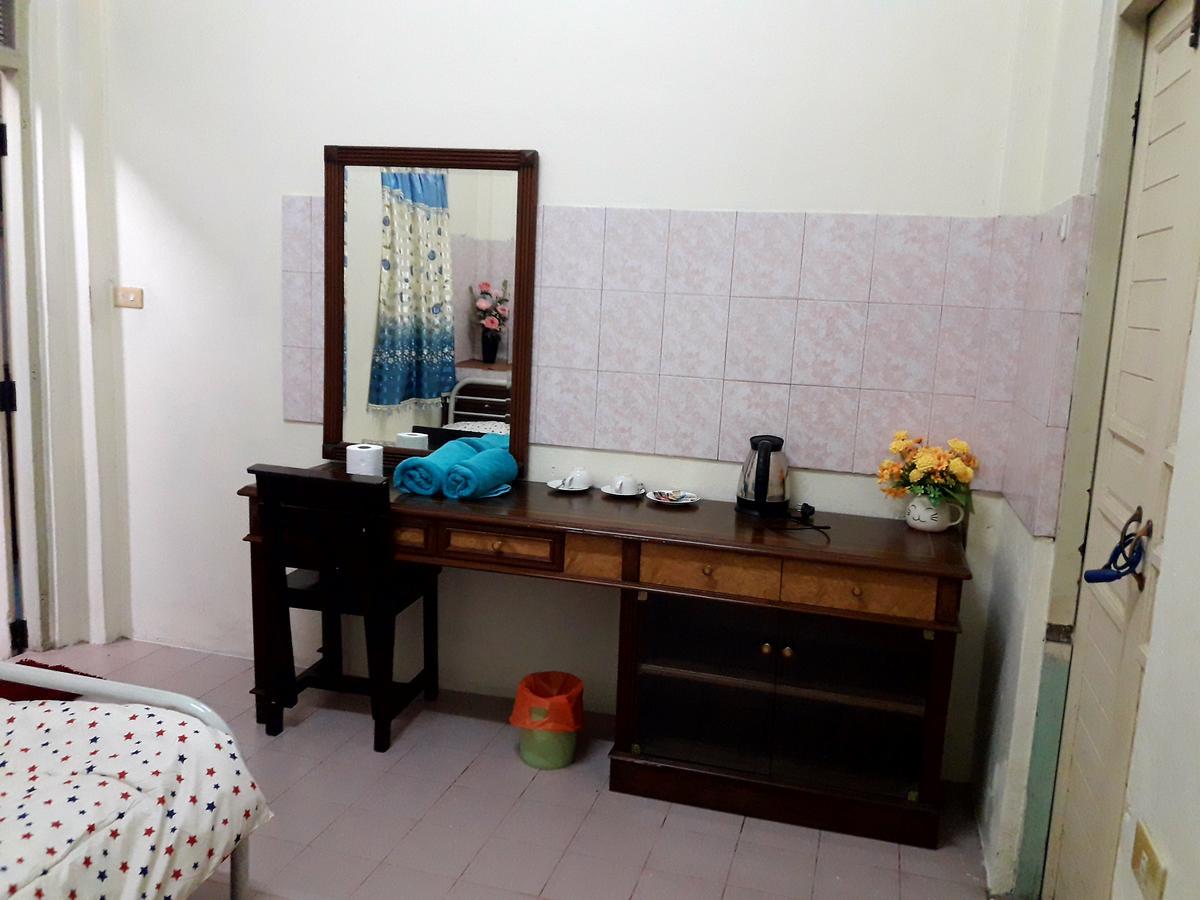Coc Guest House & Hostel Chiang Mai Exterior photo